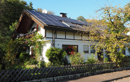 fertige PV-Anlage auf dem Dach